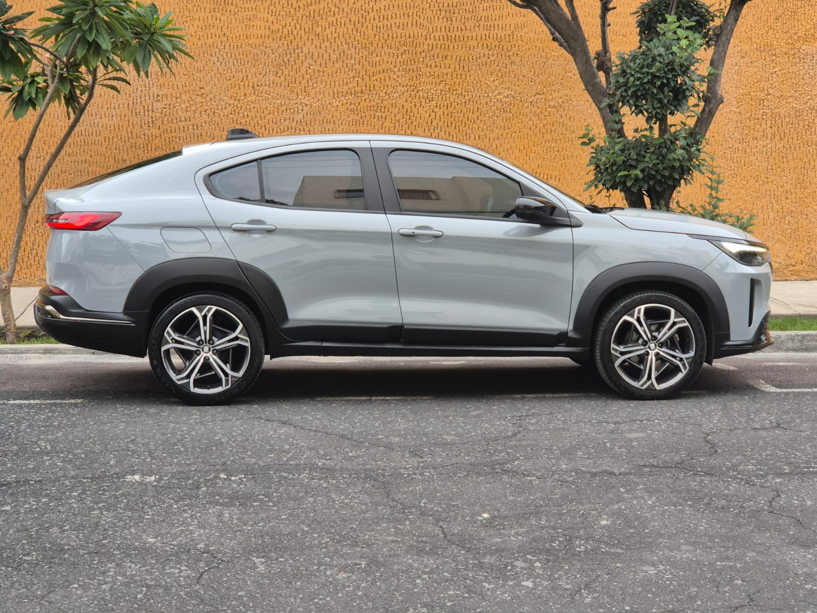 Fiat  FASTBACK IMPETUS 2024