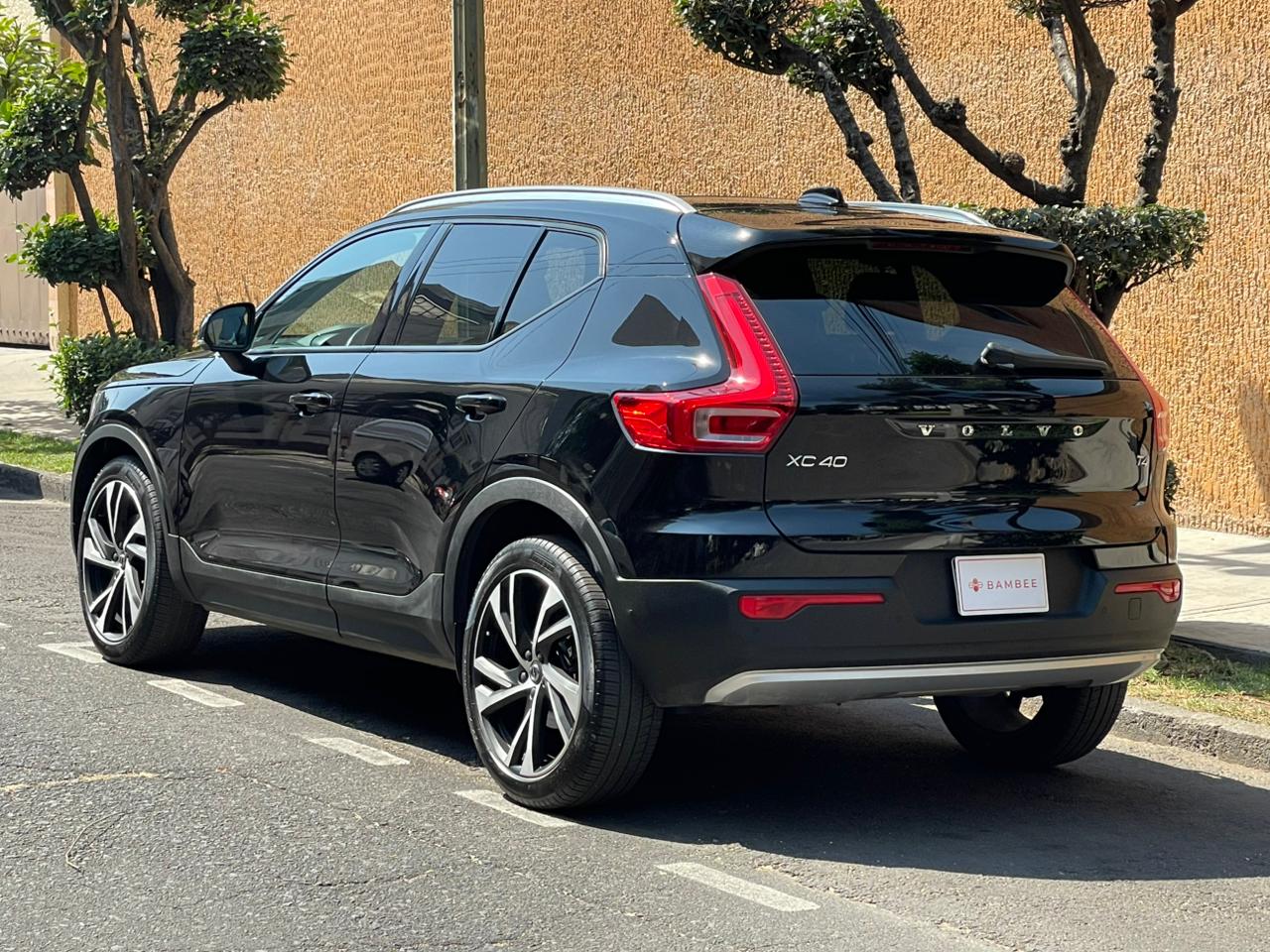 Volvo  XC40 MOMENTUM (EQUIPO R- DESIGN) 2021