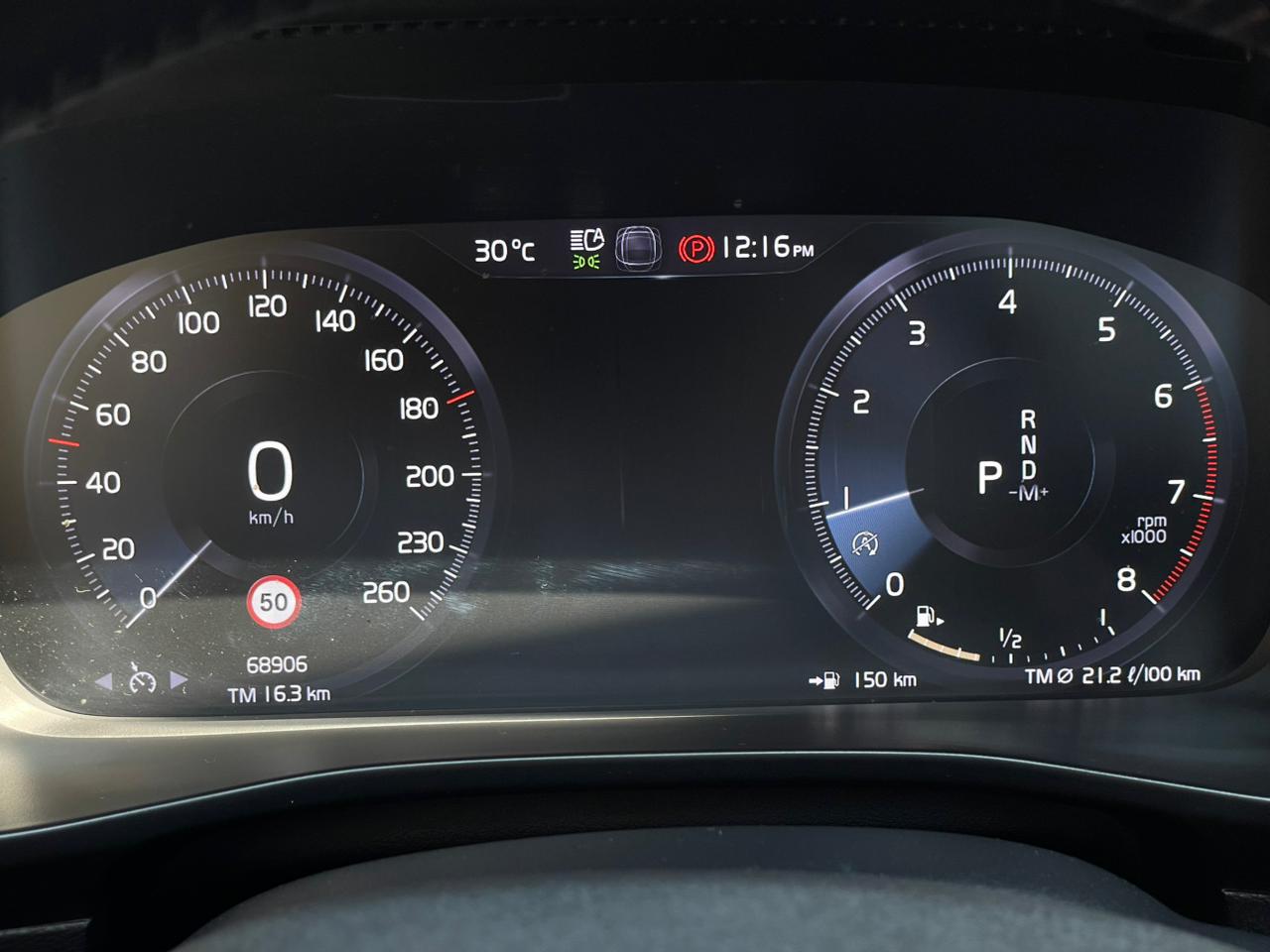 Volvo  XC40 MOMENTUM (EQUIPO R- DESIGN) 2021