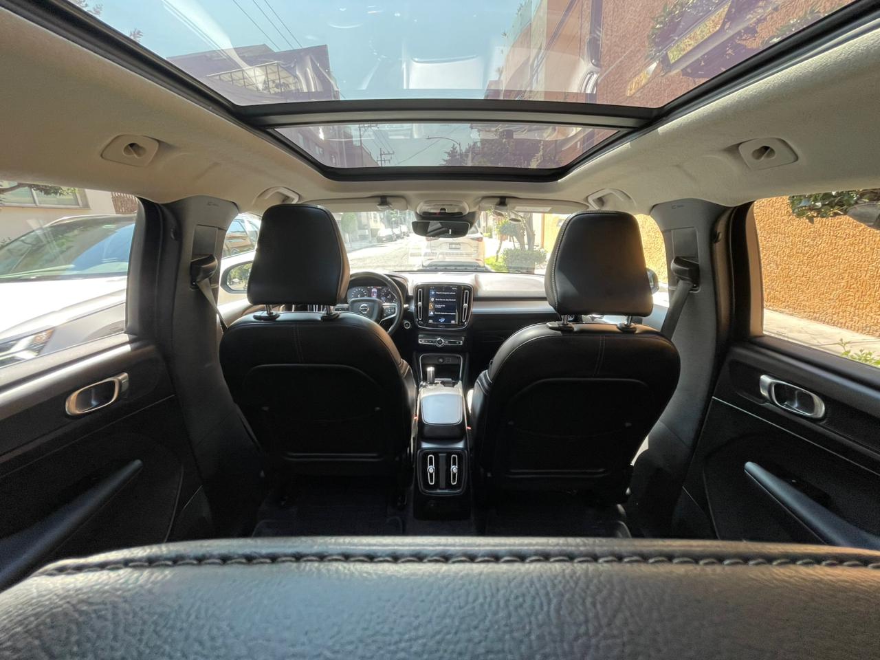 Volvo  XC40 MOMENTUM (EQUIPO R- DESIGN) 2021