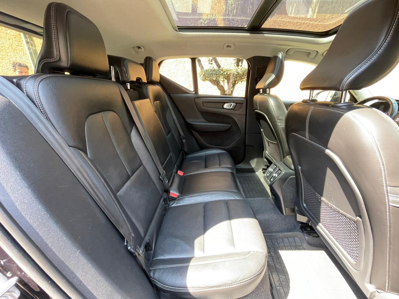 Volvo  XC40 MOMENTUM (EQUIPO R- DESIGN) 2021