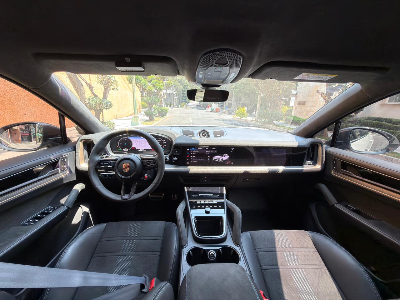 Porsche  CAYENNE TURBO GT  2025