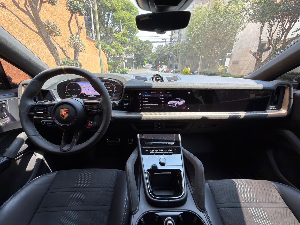 Porsche  CAYENNE TURBO GT  2025