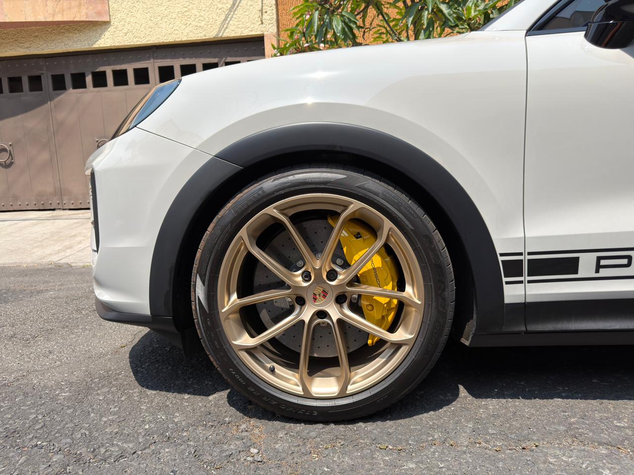 Porsche  CAYENNE TURBO GT  2025