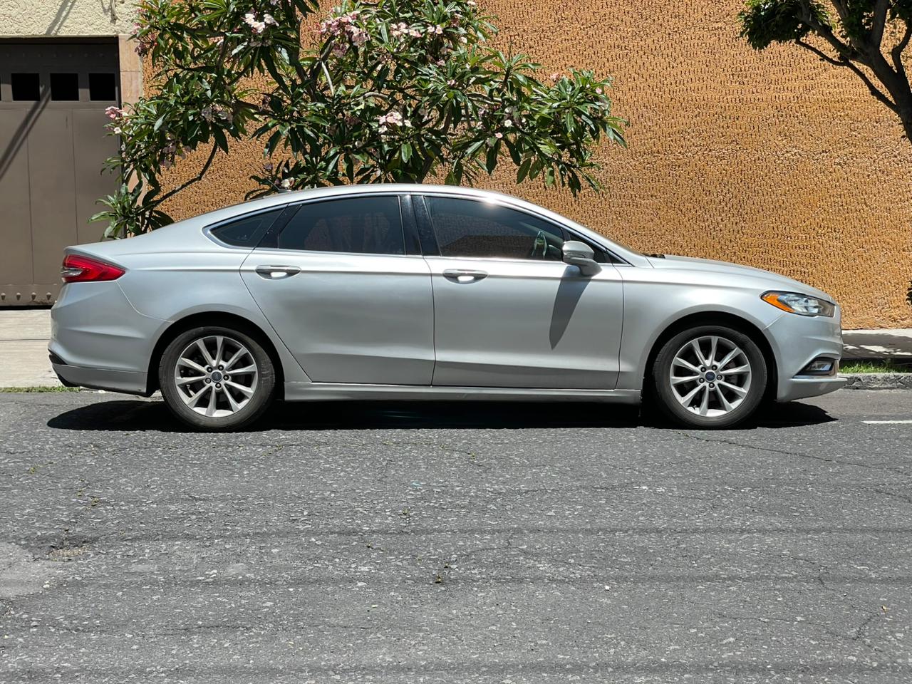 Ford  FUSION SE LUXURY HIBRIDO 2017