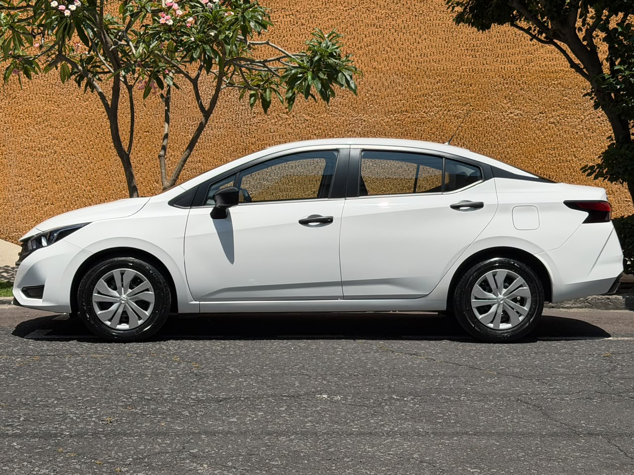 Nissan  VERSA SENSE AT 2023