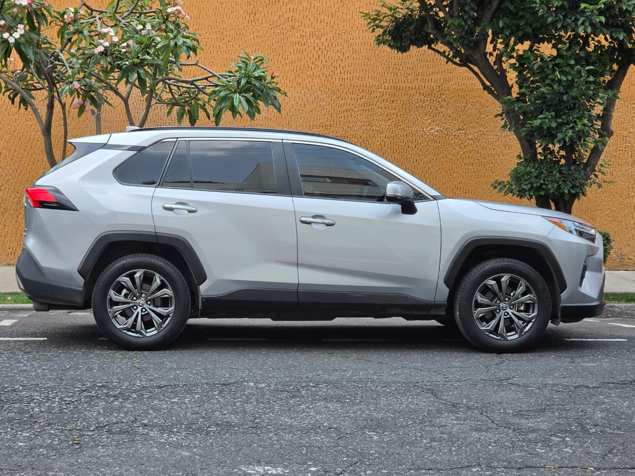 Toyota  RAV4 AWD LIMITED HEV 2023