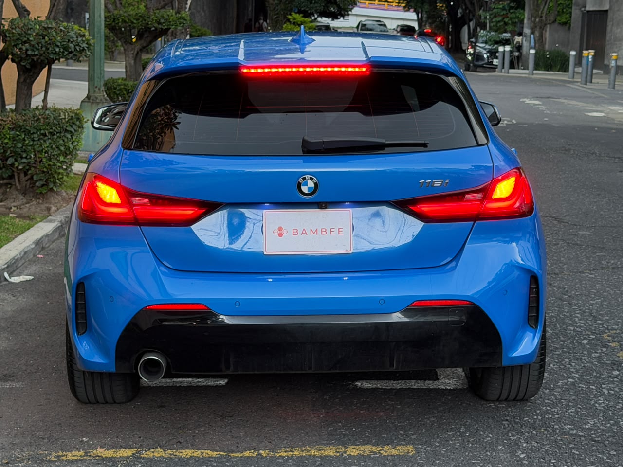 BMW  118i 2021