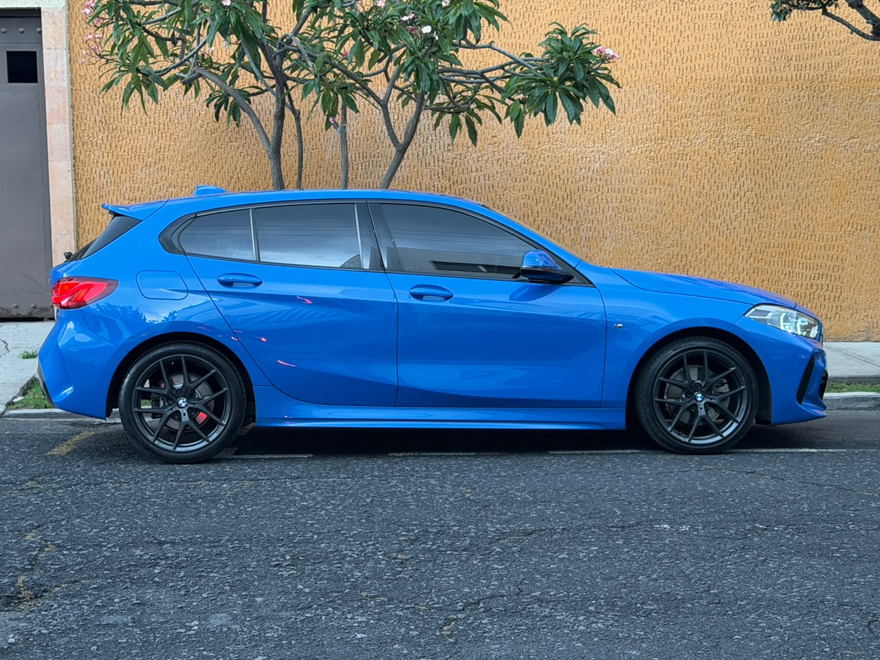 BMW  118i 2021