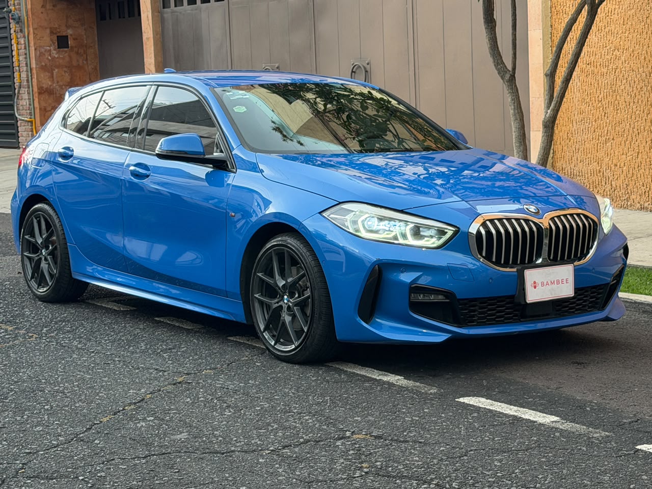 BMW  118i 2021