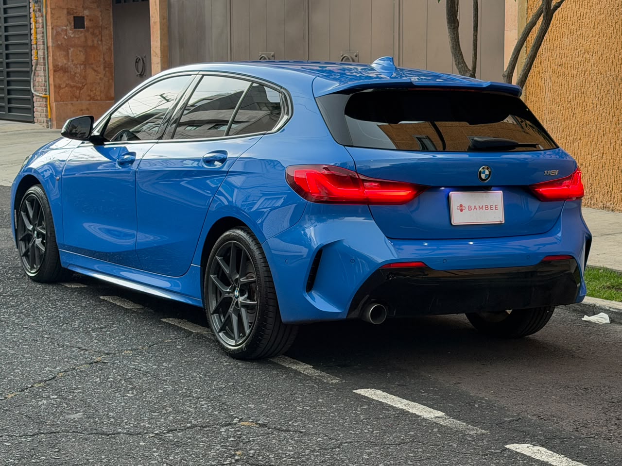 BMW  118i 2021