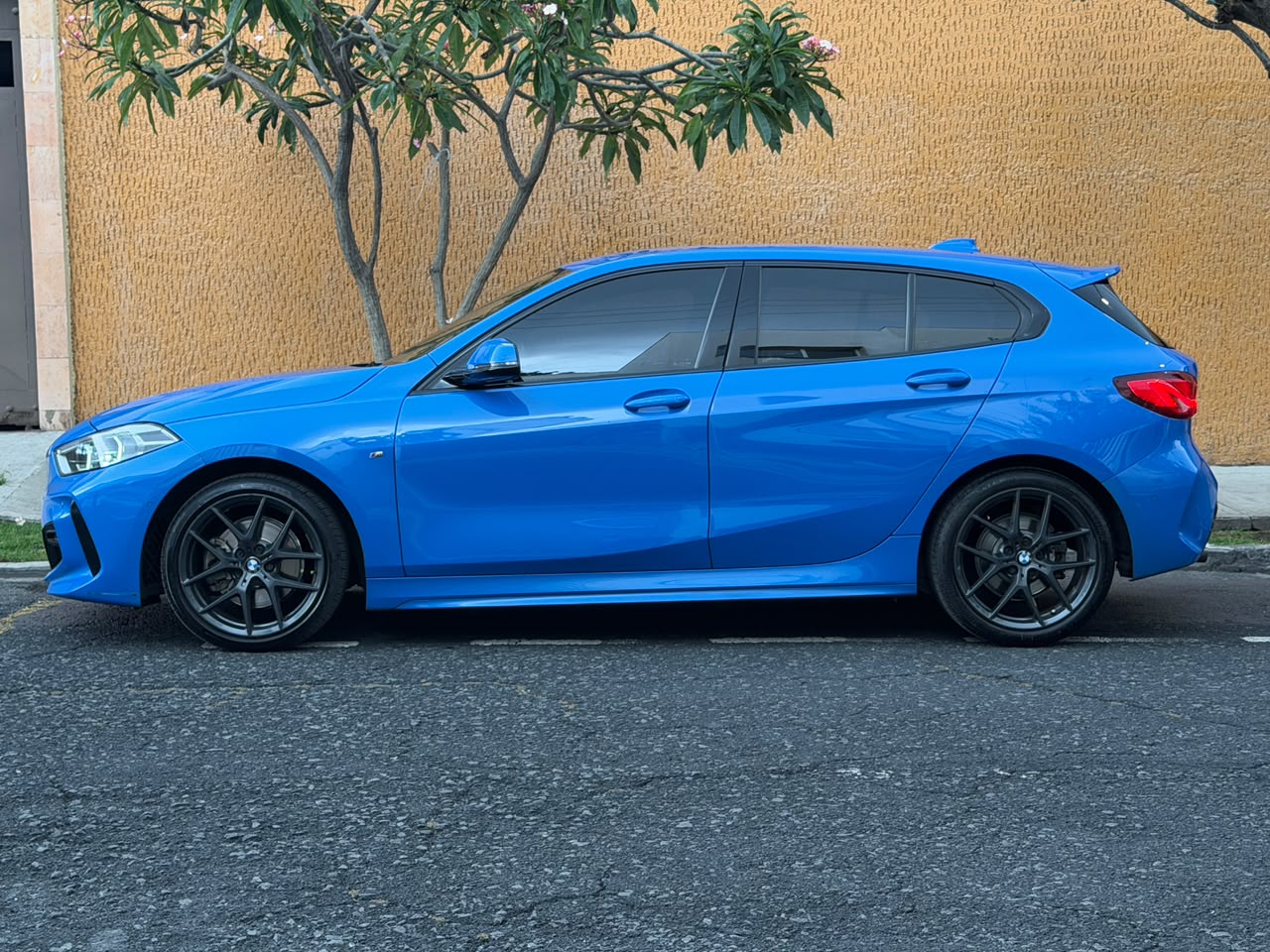 BMW  118i 2021